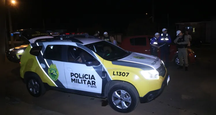 Acidente envolvendo carro e moto aconteceu na madrugada desta quinta-feira (26), em Ponta Grossa