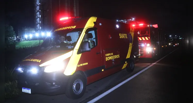 Carro capota na BR-376 e condutor é levado para UPA em Ponta Grossa