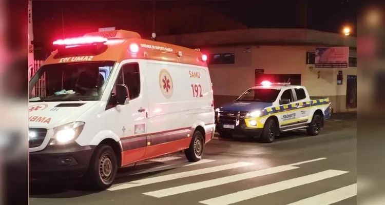 Colisão entre moto e carro mobiliza equipe de socorro em Ponta Grossa