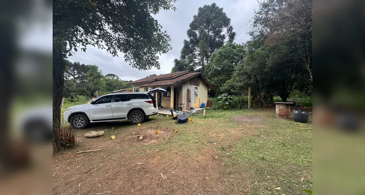 Veja imagens e vídeos do local do confronto com seis mortes em Ponta Grossa