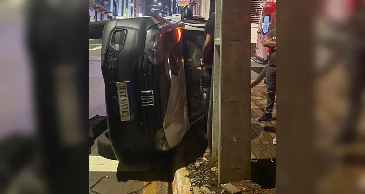 Colisão envolvendo um Fiat Strada e um Jetta aconteceu no Centro de Ponta Grossa