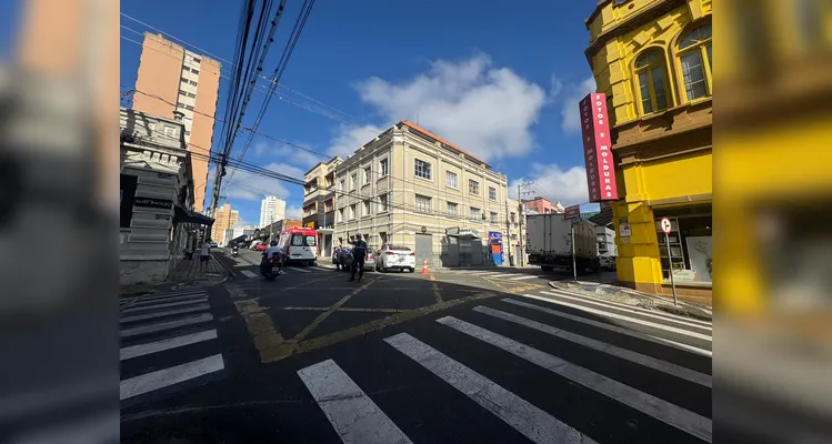 Colisão em cruzamento no Centro de PG mobiliza equipe do Samu