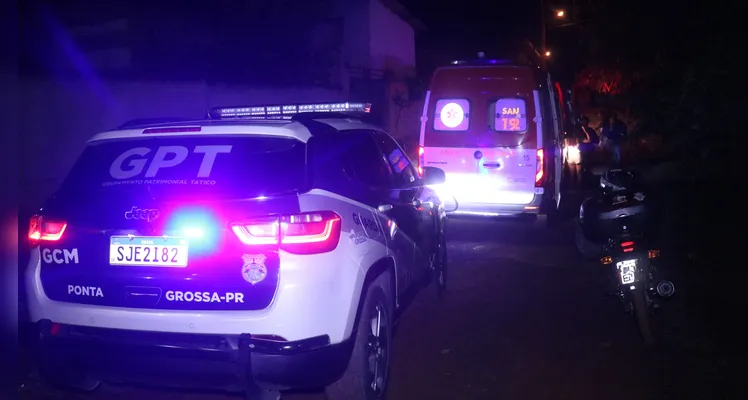 Dupla invade residência e esfaqueia jovem de 24 anos em Ponta Grossa