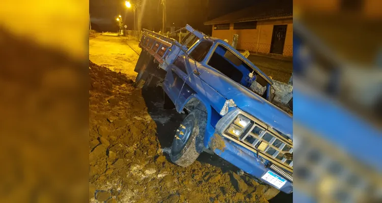 Dupla é presa em flagrante após furtar camionete em Castro