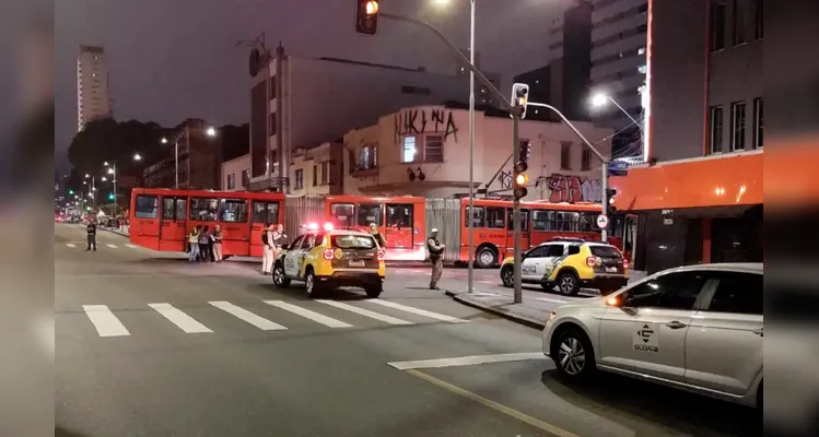 Idoso morre ao ser atropelado por biarticulado em Curitiba