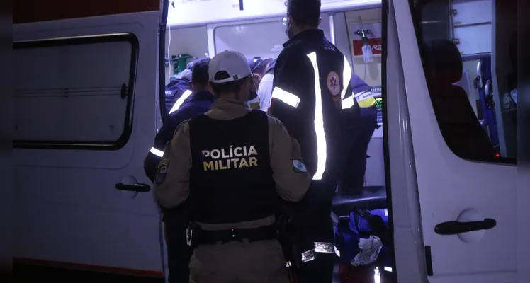 Motociclista apresentou ferimentos graves e foi socorrido por equipes de duas ambulâncias