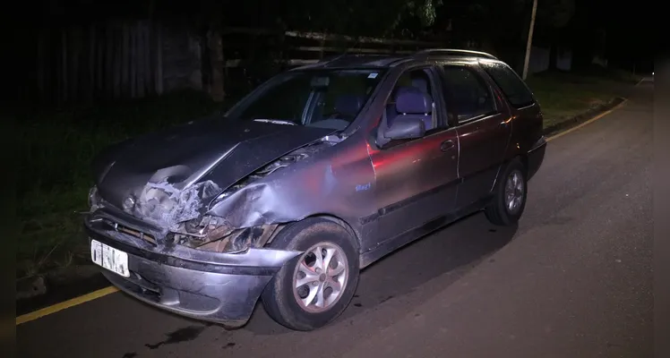 Acidente com dois veículos aconteceu na madrugada deste sábado (01), em Ponta Grossa