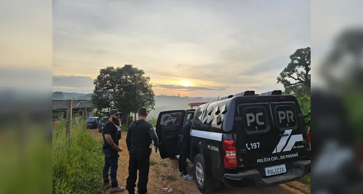 Além das prisões dos envolvidos, foram recuperados diversos objetos subtraídos, dentre eles uma motocicleta furtada em Carambeí no início deste mês, máquinas de lavar roupas, celulares, computadores, ferramentas, aparelhos de som, televisores e utensílios domésticos