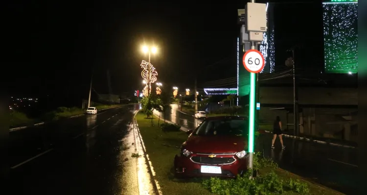 Acidente aconteceu na madrugada deste sábado (07)