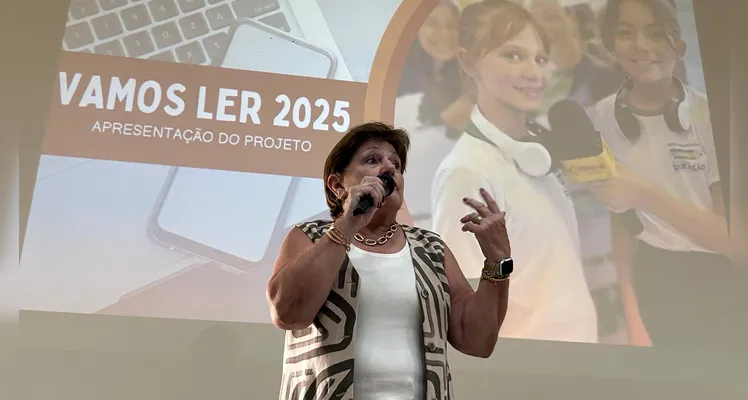 A secretária de Educação, Joana D'Arc Panzarini, esteve presente e realizou a abertura da capacitação