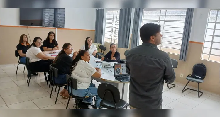 A oficina de capacitação do Vamos Ler já se tornou tradição na Educação de Carambeí