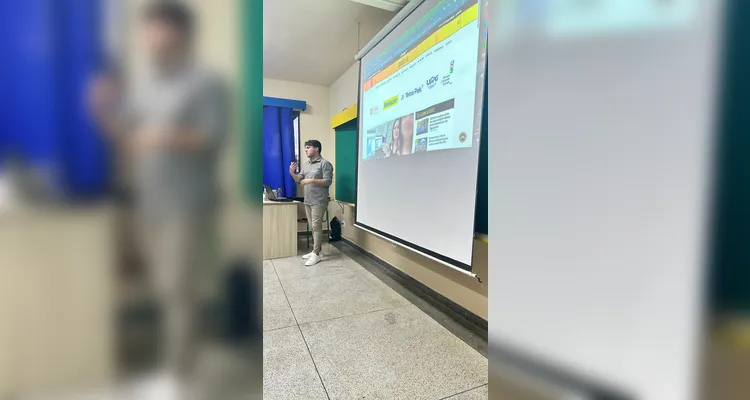 Os educadores participantes puderam explorar novas estratégias para integrar mídias digitais e novas tecnologias ao ensino