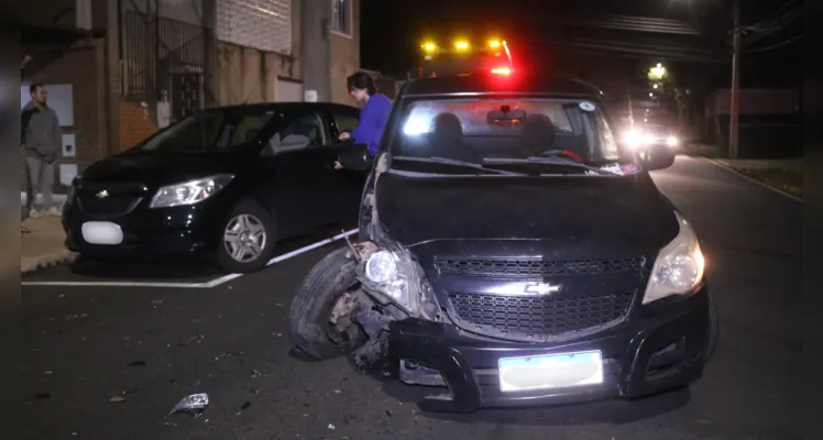 Homem bate carro e o abandona na madrugada em Ponta Grossa