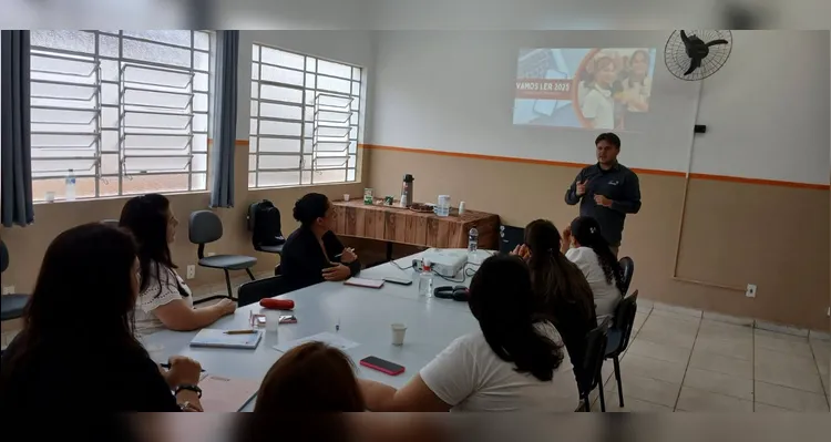 A oficina de capacitação do Vamos Ler já se tornou tradição na Educação de Carambeí