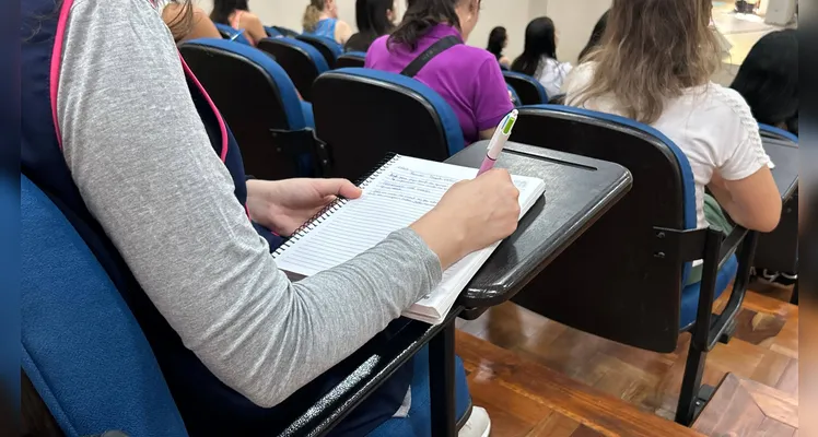 A formação, já tradicional no município, reuniu centenas de educadores no encontro