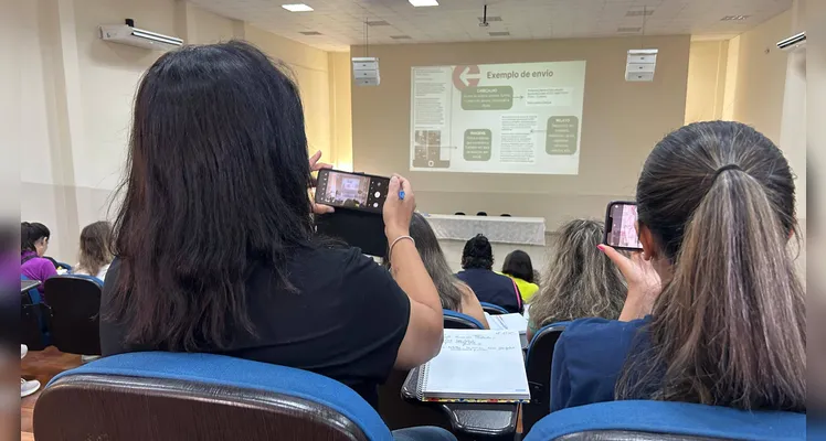 A formação, já tradicional no município, reuniu centenas de educadores no encontro