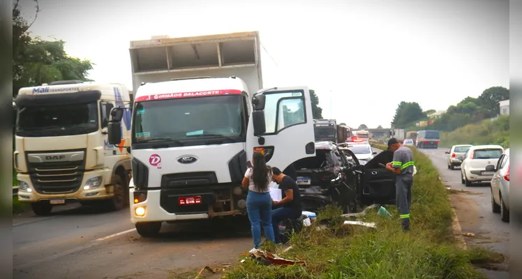 Carros ficam destruídos após grave acidente em PG; veja fotos