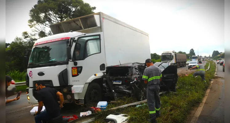 Carros ficam destruídos após grave acidente em PG; veja fotos