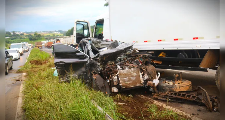 Carros ficam destruídos após grave acidente em PG; veja fotos