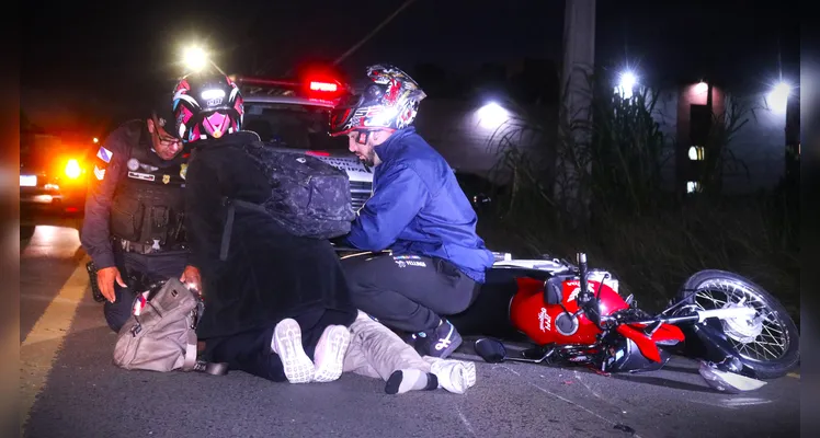 Fotos mostram cenário de acidente com jovem motociclista, em PG
