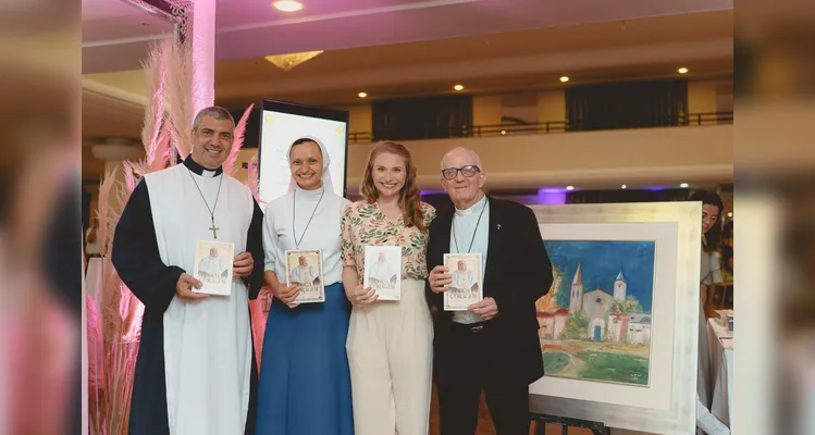 Bispo emérito de Ponta Grossa, Dom Sérgio Braschi (à direita), participou do evento