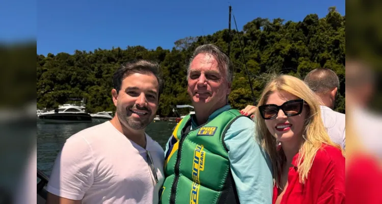 Em Angra dos Reis, Bolsonaro passeia em barco de Val Marchiori