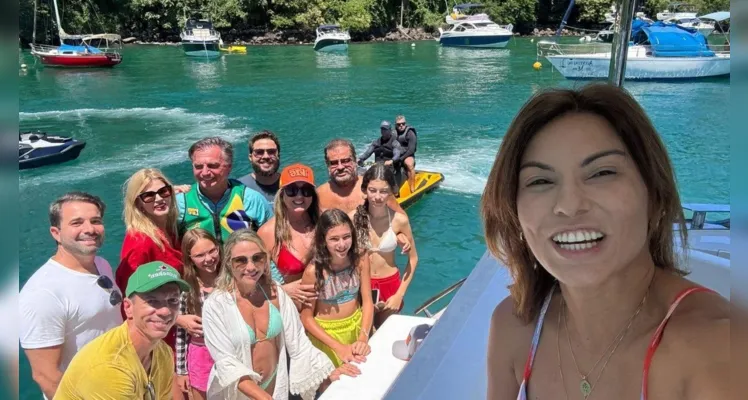 Em Angra dos Reis, Bolsonaro passeia em barco de Val Marchiori