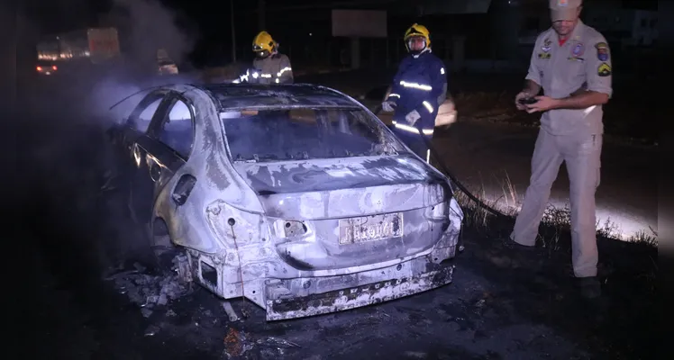 Corpo de Bombeiros controlou o incêndio.