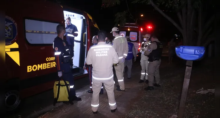 Após discussão, homem é esfaqueado pelo irmão mais novo, que foge do local, no Jardim Planalto -