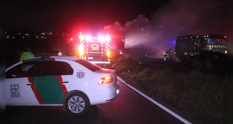 Acidente na BR-376 em Ponta Grossa deixa mulher morta e vários feridos -