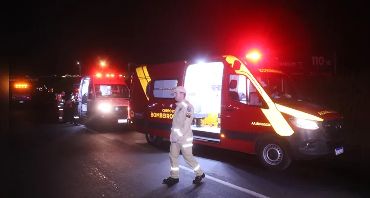 Acidente na BR-376 em Ponta Grossa deixa mulher morta e vários feridos -