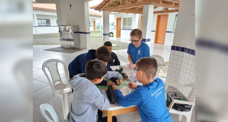 Alunos protagonizaram ações de conscientização com a confecção de cartazes sobre o assunto.