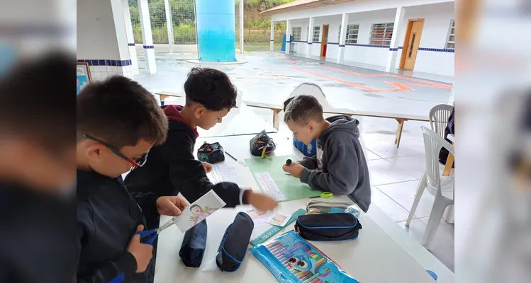 Alunos protagonizaram ações de conscientização com a confecção de cartazes sobre o assunto.