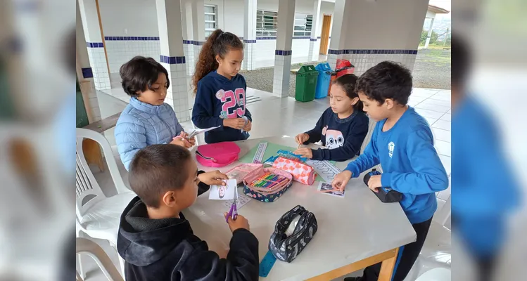 Alunos protagonizaram ações de conscientização com a confecção de cartazes sobre o assunto.