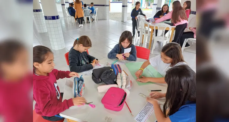 Alunos protagonizaram ações de conscientização com a confecção de cartazes sobre o assunto.