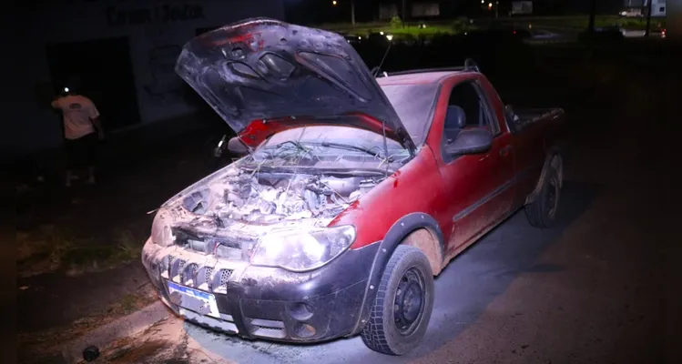 ‘Strada’ falha em ‘subida’ e pega fogo na rua Londrina, em PG