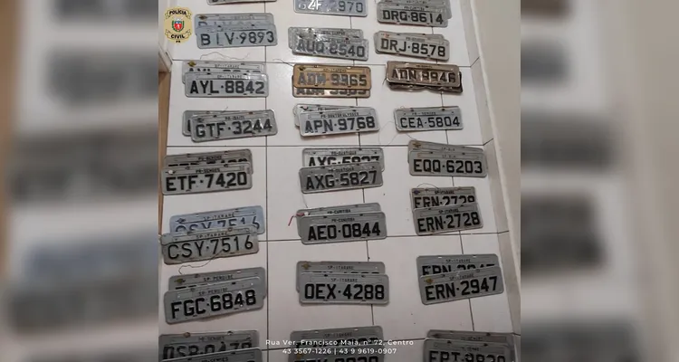 Placas modificadas dificultaram o rastreamento dos criminosos.