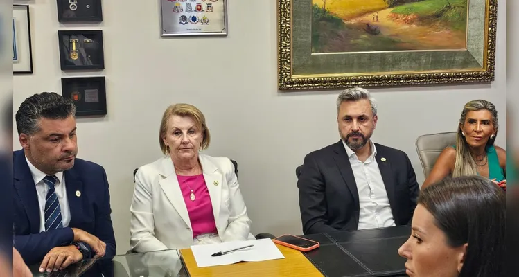 Reunião convocada por Hussein Bakri (PSD) debate problema da falta d'água de Ponta Grossa entre deputados estaduais e direção da Sanepar -
