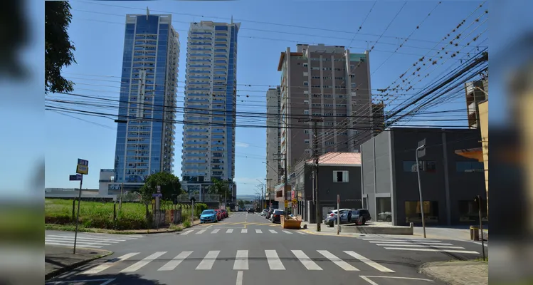 Lojas ficam na Rua Doutor Leopoldo Guimarães da Cunha.