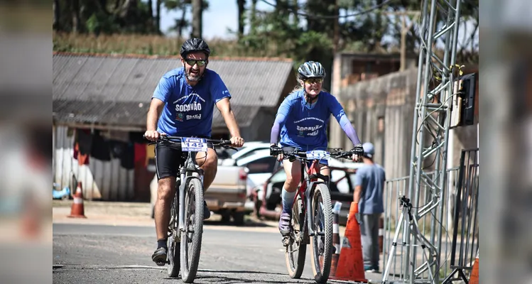 Ciclistas e corredores movimentaram o distrito do Socavão no domingo (23).