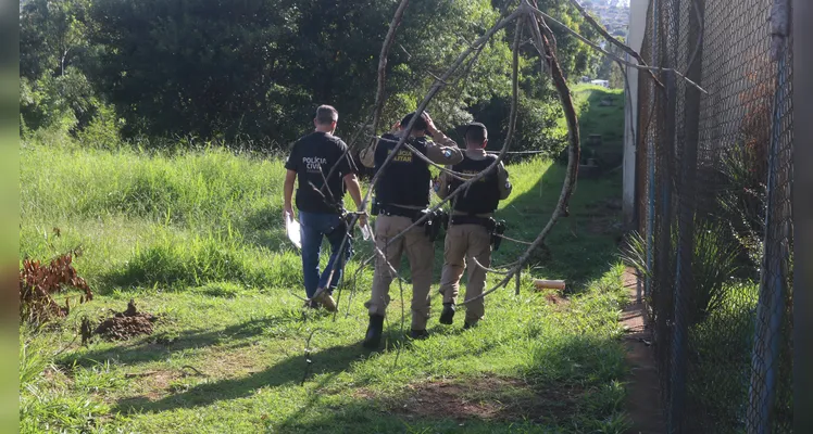 Confira imagens do local onde cadáver de jovem foi encontrado