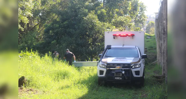 Confira imagens do local onde cadáver de jovem foi encontrado