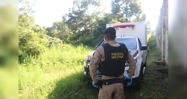 Confira imagens do local onde cadáver de jovem foi encontrado