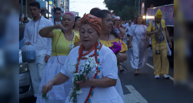 Na sequência iniciou o desfile das escolas de samba de Ponta Grossa.