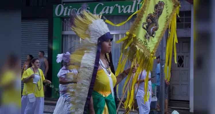 Na sequência iniciou o desfile das escolas de samba de Ponta Grossa.