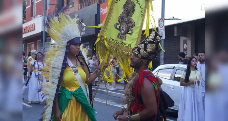 Na sequência iniciou o desfile das escolas de samba de Ponta Grossa.