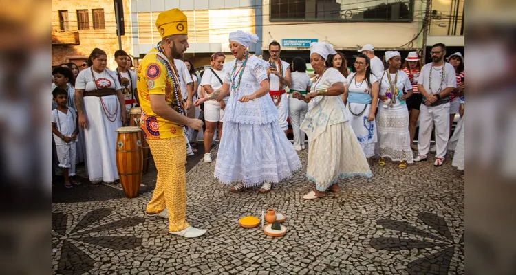 Primeira 'Cerimônia do Pade' é realizada em praça pública de PG