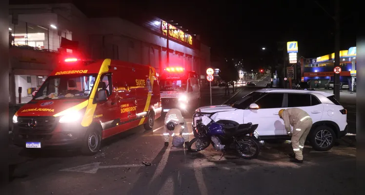 A colisão aconteceu no cruzamento entre a avenida General Carlos Cavalcanti e a rua Professor Bruning.