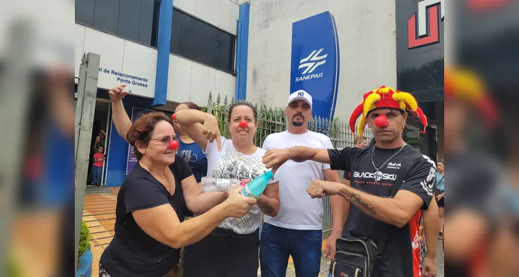 População protesta devido aos problemas de abastecimento em Ponta Grossa.