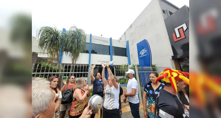 População protesta devido aos problemas de abastecimento em Ponta Grossa.